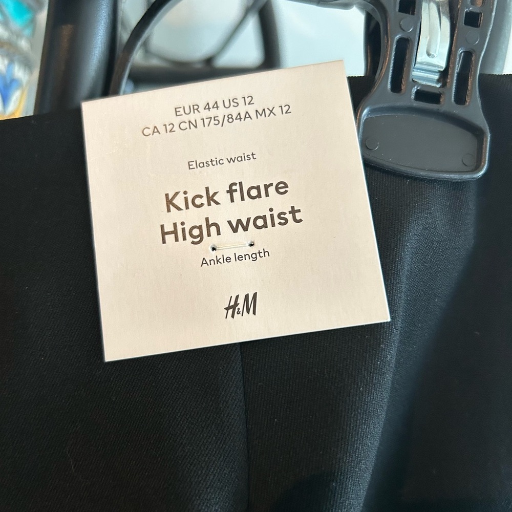 H&M women’s black cropped pants. NWT US 12.